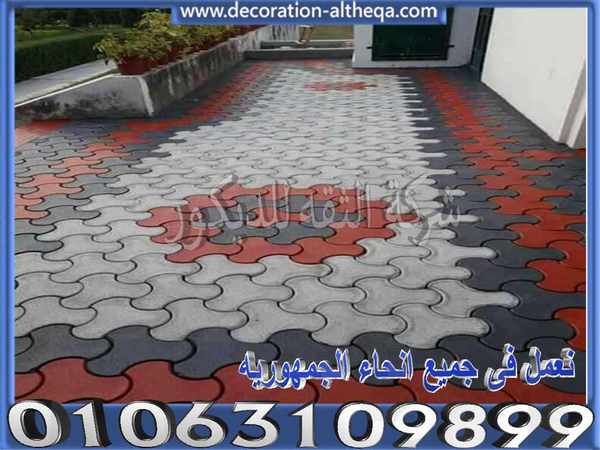 تصميم أنترلوك ناعم بخطوط هندسية أنيقة ولون رمادي، مناسب للأماكن الديكورية.