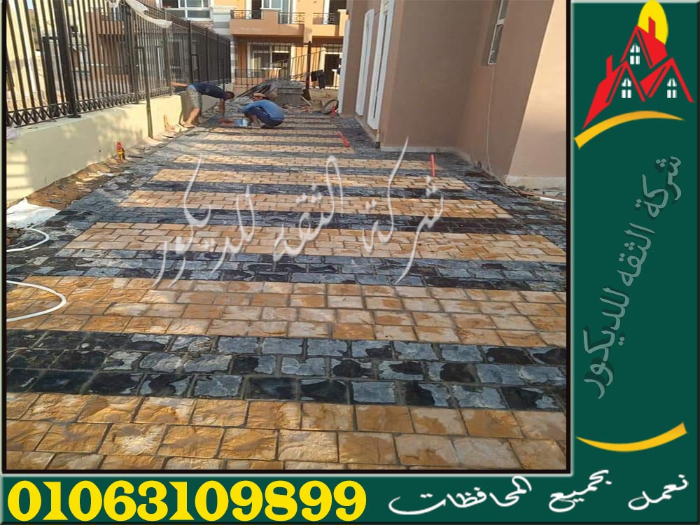 أرضيات حجر البازلت الأسود بتصميم أنيق ومتين
